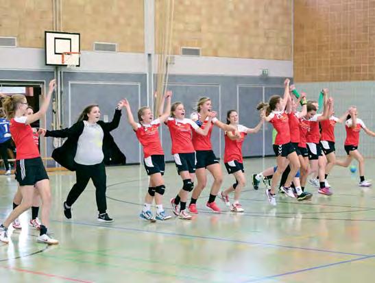 Mini-Mädchen II+III (Jahrgänge 2007-2010) und Handball-Mäuse (Jahrgänge 2011/2012) 25 Mini-Mädchen und Handball-Mäuse trainieren unter der Leitung unserer engagierten Mini-Trainerin Annette