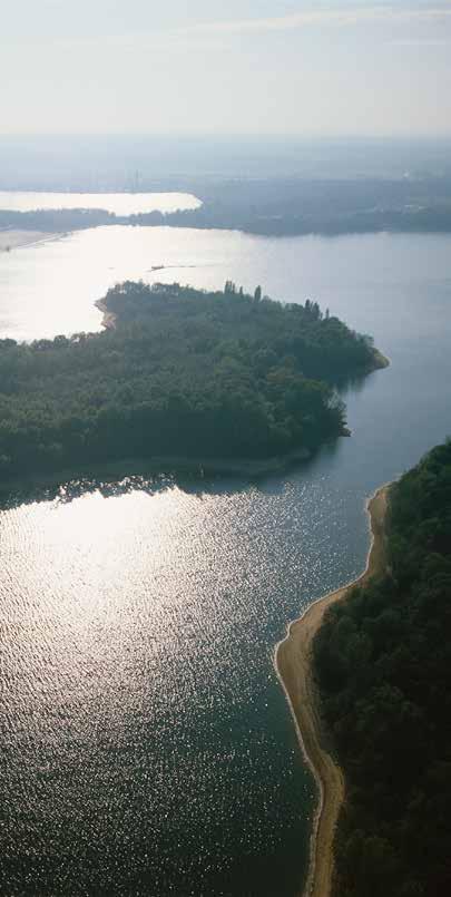 WASSERGEWINNUNG SANDGEWINNUNG Seit 1995 wird die Tal sperre Hal tern von 7 auf 15 Meter ver tieft.