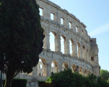 Pula mit Amphitheater Abschluss des vielfältigen Reiseprogramms waren Istriens Orte Pula,