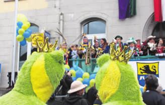 de www.tischlerei-sostmann.de Wolfgang Radüg Geschäftsführender Gesellschafter Königlich trotz Regenwetter zeigten sich im letzten Jahr die royalen Karnevalspaare.