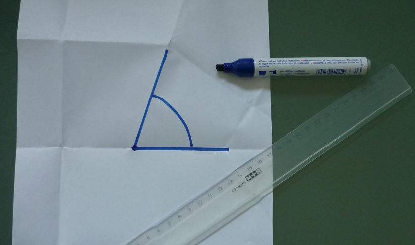 3 3 Winkel klassifizieren, zeichnen, messenn Wenn du ein Blatt Papier beliebig oft faltest, entstehen unterschiedliche Winkel. Falte so, dass dabei nicht nur rechte Winkel entstehen.
