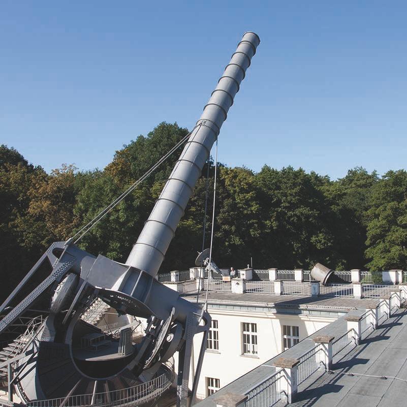 2 Unsere Instrumente Unsere Instrumente 3 RIESENFERNROHR 500-MM-SPIEGELTELESKOP Das Markenzeichen der Archenhold-Sternwarte ist das Riesenfernrohr, das 1896 gebaut wurde.