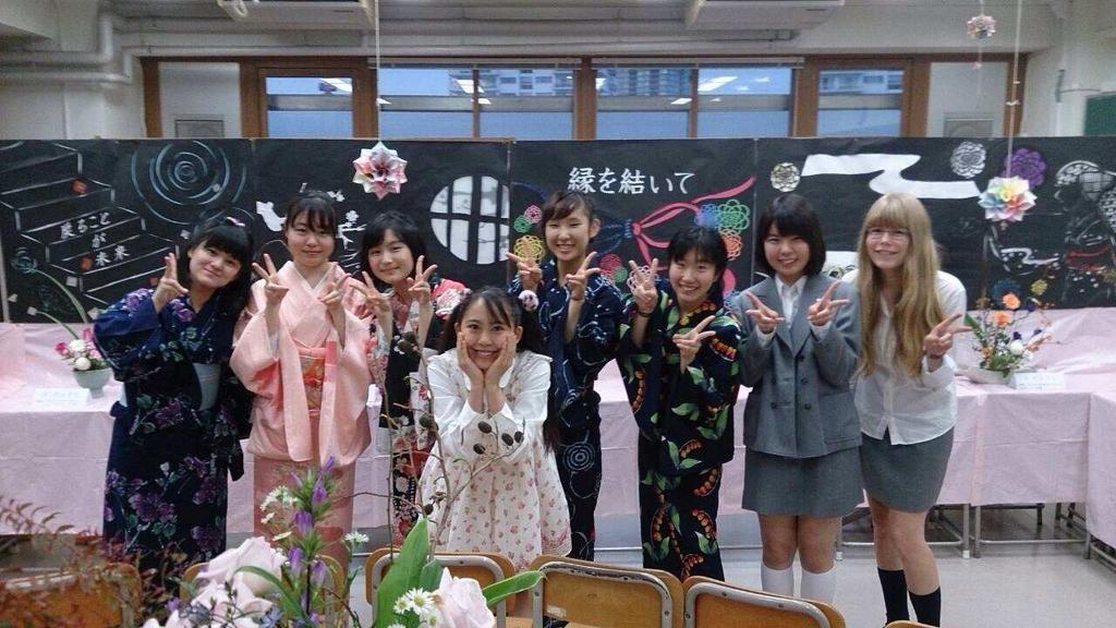 denen ich im Laufe des Jahres lernen sollte, dass sie die typischen Aktivitäten sind, die japanische Mädchen in ihrer Freizeit zusammen machen.