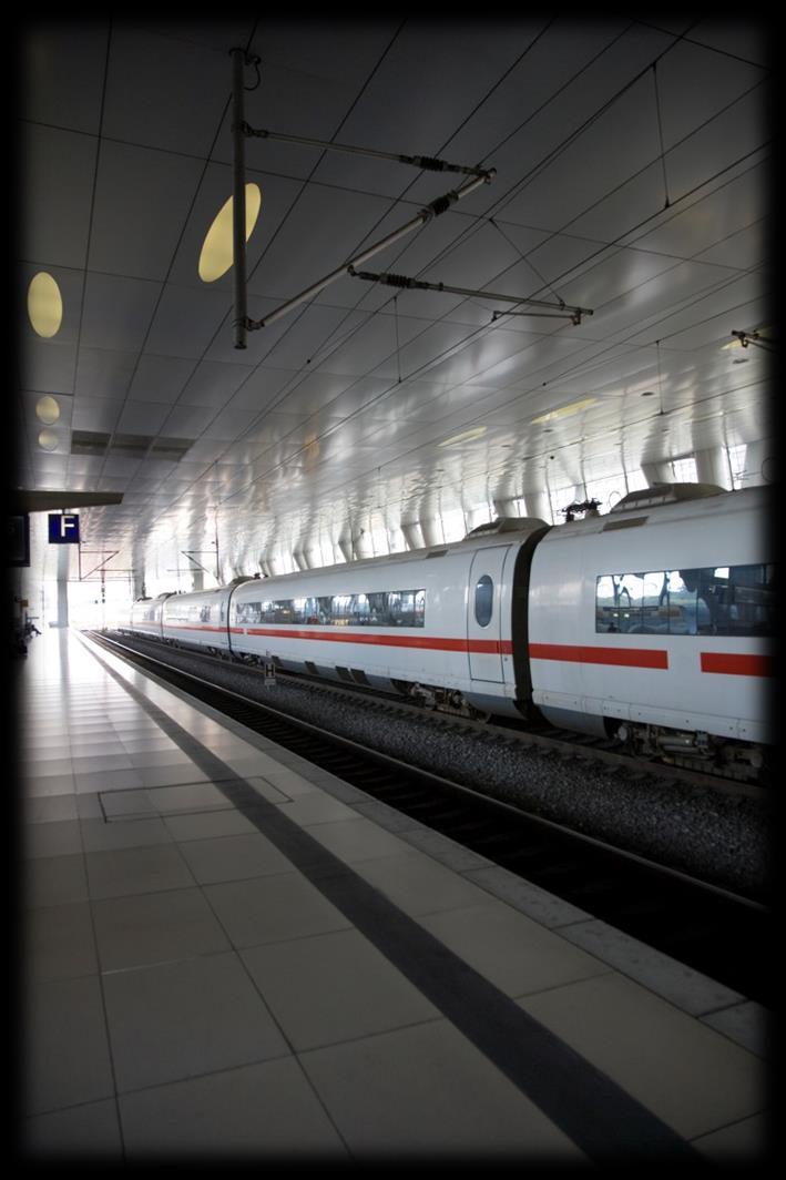 Dienstleistungen / Services Bequeme Anreise zu Ihrem Flug Rail&Fly First & Business Class 1. Klasse der Deutschen Bahn Economy Class 2.