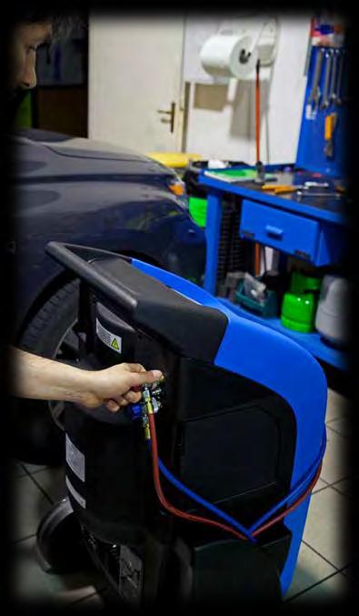Hauptmerkmale HYBRID Eine spezielle Hybrid-Funktion ist durch Ecotechnics entwickelt und patentiert worden, um den Klimaservice an Fahrzeugen mit Elektrokompressor durchführen zu können.