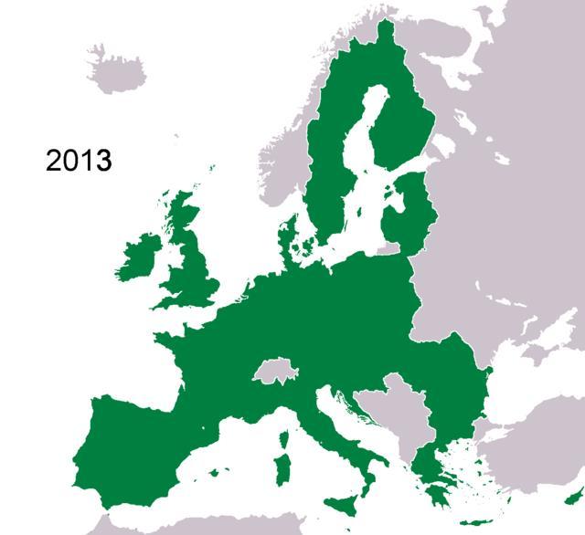 Auf der Leinwand ist ein Dia-Bild zu sehen mit der Landkarte von Europa nach dem Zweiten Weltkrieg.