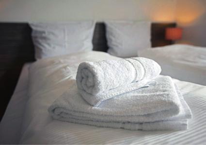 Bezogene Betten Ein bereits bezogenes Bett bei der Anreise ist einfach bequem - schlafen Sie gut! Preis: 3,95 pro Bett (zzgl. Miete d.