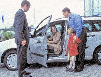 Kaufabsichten IV. Kaufabsichten 1. Prospektive Loyalität beim Autokauf Die Kaufentscheidung treffen Fahrzeugkäufer häufig kurzfristig und oft impulsiv.
