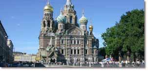 49 Rektor Sommer (links) mit Gästen aus St. Petersburg zu Besuch bei W. Biallas und N. Feldhaus von Aesculap. Die Auferstehungskirche in St. Petersburg ist eine der schönsten Kathedralen Russlands.