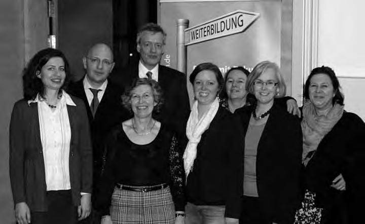Aktuelles 338 Das Team der Kompetenzzentren Weiterbildung Allgemeinmedizin Marburg und Frankfurt am Main (von links nach rechts: Dipl. Päd. Monika Sennekamp, Dr. Armin Wunder, Prof. Erika Baum, Prof.