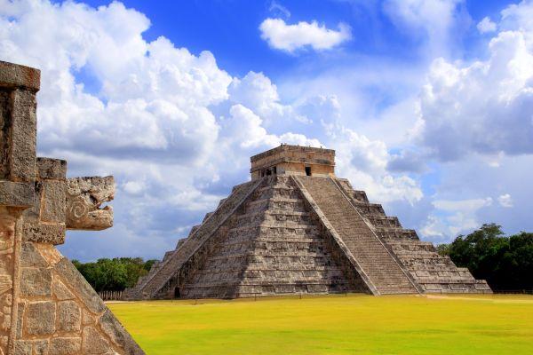 Chichén Itzá rundet unsere Tour de Maya" ab - sie ist die wohl meistbesuchte Ruinenanlage der Maya auf mexikanischem Boden, die beinahe tausend Jahre lang als religiöser Mittelpunkt der Maya- und