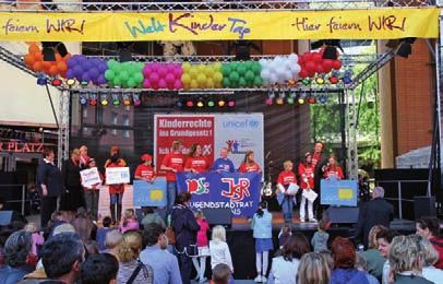 Überall, wo das Mobil seinen Standort bezog, waren Kinder aufgefordert, an einer Postkartenumfrage teilzunehmen, bei einem Fernsehauftritt ihre Meinung loszuwerden, oder auf einer Kinderversammlung