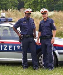 Sicherheit 72 Kriminalität von ausländischen Staatsangehörigen 17 Der Anteil der in Österreich wohnhaften ausländischen Staatsangehörigen an den polizeilich ermittelten Tatverdächtigen lag 2012 bei -