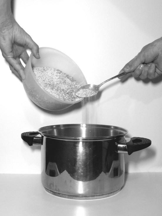 1. Maischen Malz-Wasser-Pampe temperieren: Enzyme aus dem Getreide-Malz zerlegen dabei die Malzstärke in Malzzucker und der Zucker löst sich dann im Wasser. Hier geht s richtig los.