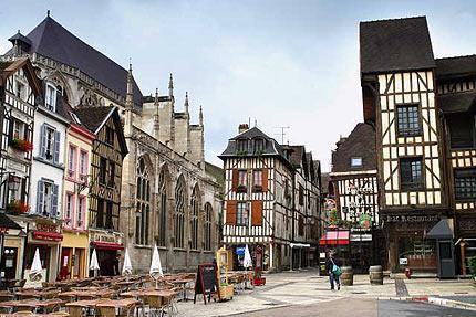 Freizeit Troyes ist zwar eine kleine, aber dafür sehr schöne französische Stadt mit ca. 60.000 Einwohnern.