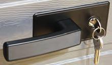 OPTIONEN für den zusätzlichen Komfort In folgende Paneeltypen der Tore Classic und Trend können Fenster eingebaut werden: Microlinierung S-Sicke M-Sicke L-Sicke Kassette.