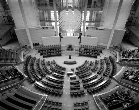 115 Aufgabe 216 Welches Symbol ist im Plenarsaal des Deutschen Bundestages zu