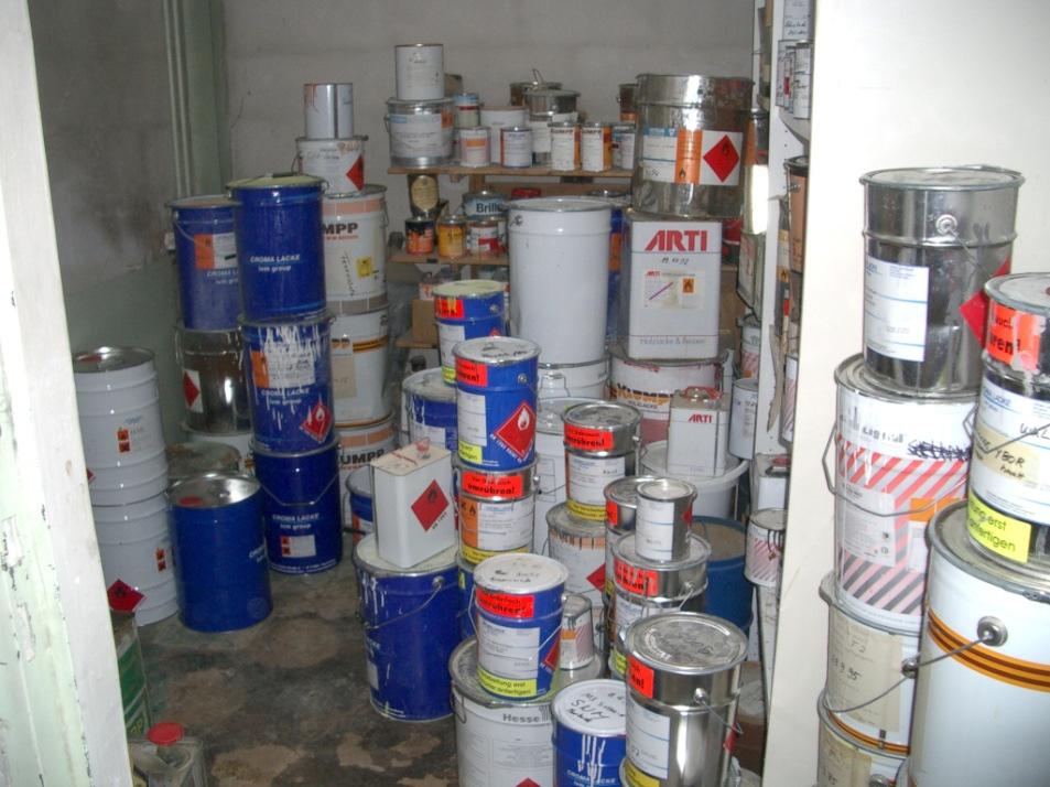 Sichere Lagerung Nachlässige Lagerung von Gefahrstoffen kann verursachen: Brand- und Explosionsrisiko