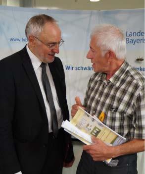 fiktives Gespräche zwischen Landwirt und Imker.