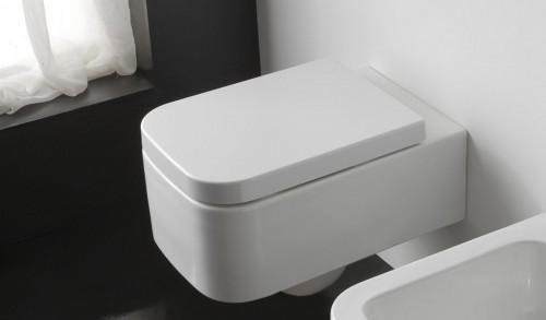 1.55 BA43097 Eckiges Wand- WC der Serie Nexos Maße (TxB): 55x35 cm kantige Form modern Italienisches Design Eckiges Wand-WC aus der Serie Nexos.