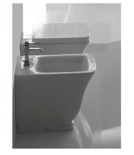 1.80 BA38393 Bodenstehendes eckiges WC Nostalgieserie Relies in der Farbe weiß hochglanz Tiefspüler Das bodenstehende Klosett aus der Serie Relies vereint innovative, ästhetische und qualitativ