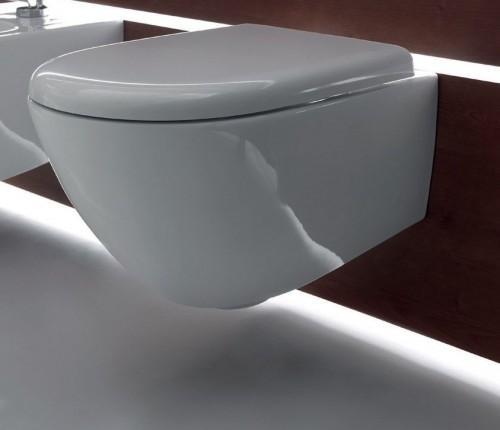 1.91 BA43211 Designer Toilette 54 cm tief Serie Watersave by Cicconi ovale Form für die Wandmontage geringer Wasserverbrauch Wandhängende Toilette aus Sanitärkeramik.