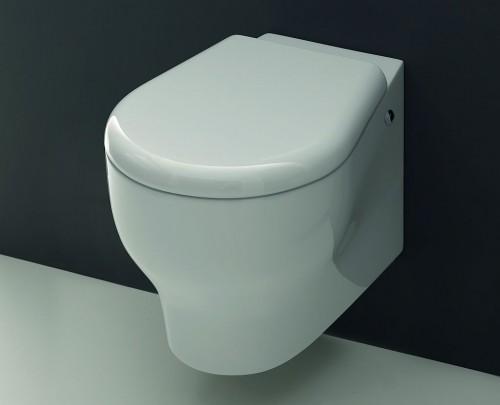 1.42 BA33172 formschöne Toilette zur Wandbefestigung 50 cm tief Serie Karos ovale Form inklusive Befestigungsmaterial Qualitätsprodukt Wandhängendes WC eines italienischen Markenherstellers.