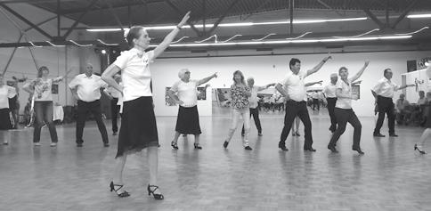 Aus den Vereinen tanz Neusser Verein wird 30 Eisbrecher des Jubiläumstages: Line Dance unter Leitung von Monika Köntgens Foto: privat Ihren 30.