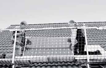 12 Dachschutzwand aus Aluminium Schutzklasse C Unsere Dachschutzwand überzeugt durch das geringe Gewicht ihrer Alu-Bauteile und ihre praktische Handhabung.