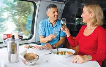 Im Zug. Unterwegs gut essen und trinken. Verpflegung beim Reisen.