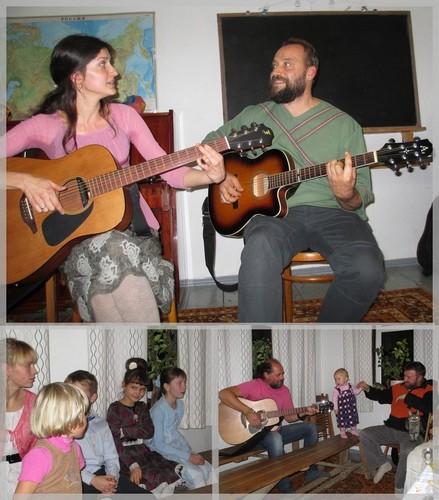 Der von Dascha aus Novj Poljana geleitet Kinderchor, in dem auch Mira singt, wollte zum russischen Muttertag eine Aufführung für die Mütter