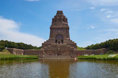 Platz 2: Völkerschlachtdenkmal In Erinnerung an die Völkerschlacht bei Leipzig im Jahr 1813 wurde rund 100 Jahre später das Denkmal im Südosten Leipzigs eingeweiht.