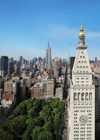 Große Panorama-Fenster bieten einen wunderbaren Überblick über die Skyline von Manhatten und zum Empire State Building.