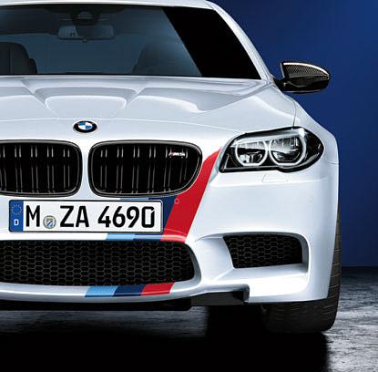Seitenschwellerfolien Die hochwertige Folierung in Schwarz mit BMW M Performance Schriftzug und BMW M Logo hebt den dynamischen Charakter der Seitenschweller