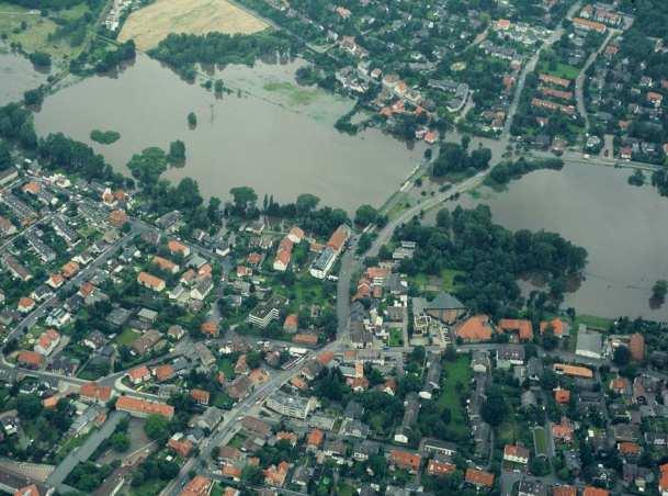 Sie werden in erster Linie über Abschwemmungen aus der Fläche aber auch über Drainagen und durch die Flächenerosion (z. B.