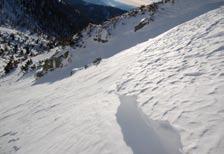 Foto: Alpinpolizei Triebschnee lag auf Oberflächenreif auf und stellte