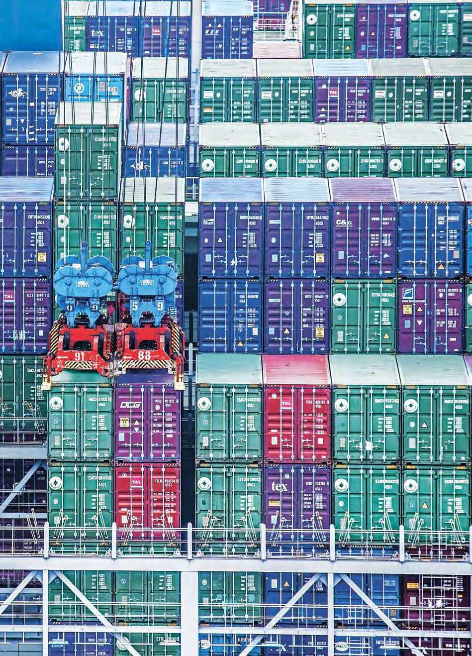 Das Magazin der HHLA STAPELKUNST Digitale Prozesse: So kommen Container schneller ans Ziel 22 08 FITNESSPROGRAMM Aktionsfeld Terminal: strategischer Ausbau für