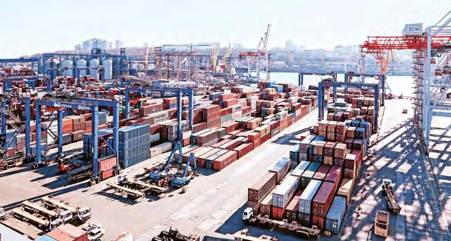 OSTWÄRTS Odessas Hafen nimmt am Schwarzen Meer eine Schlüsselposition ein. Der HHLA-Containerterminal bereitet sich auf weiteres Wachstum vor.