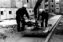 Ab 1975 bis 1980 1975 erfolgt der Zusammenschluss mit den AWGs Möbelindustrie Oelsa-Rabenau, Kleinund Mittelbetriebe Wilsdruff sowie AWG RFT Dorfhain, wodurch die AWG VEB Edelstahlwerk 8.