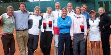 Tennis Super Damen im Tennissport und in vielem mehr Sicherlich wissen unsere Mitglieder, dass wir eine sehr erfolgreiche 1. Damenmannschaft haben, die in diesem Sommer in der 2.