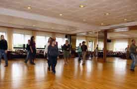 überreden, für uns einen DRV- Privat-Tanzkurs an zwei trüben November-Wochenenden mit vier Tanz-Übungsvormittagen einzuplanen.