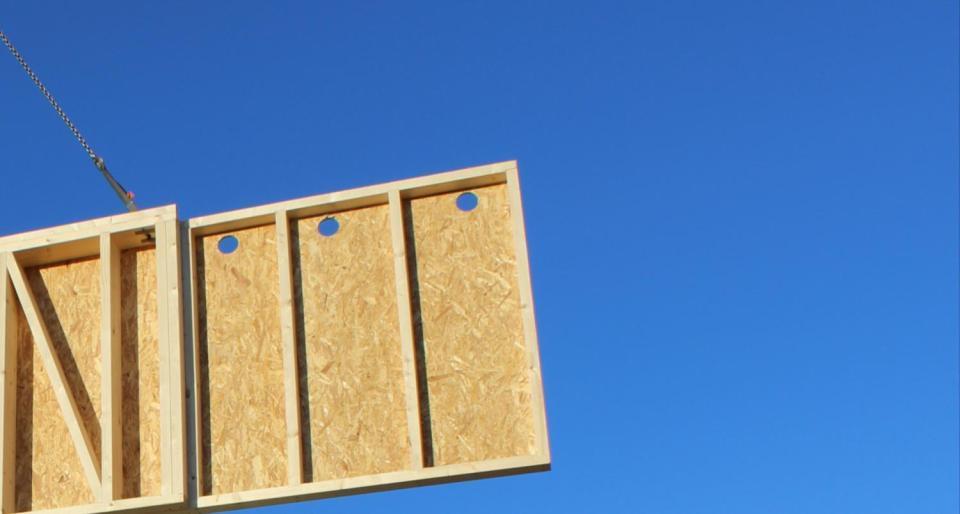 Geschäftsfelder: - Holz + Passivhäuser - Aufstockungen - Dachstühle -