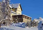Moritzersee in ruhiger Umgebung und bietet einen herrlichen Blick auf die beeindruckende Bergwelt. Via Dimlej 6, 7500 St. Moritz, T +41 81 836 60 00 info@waldhaus-am-see.ch, www.waldhaus-am-see.ch a 95 50 è!