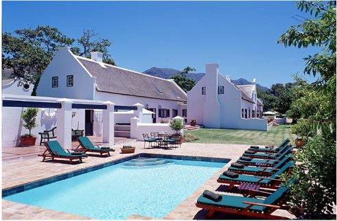 Unweit von Kapstadt entfernt, bietet sich das Hotel nicht nur für einen unvergesslichen Aufenthalt an, sondern auch als idealer Ausgangspunkt für Besichtigungen der Kap-Region mit all ihren