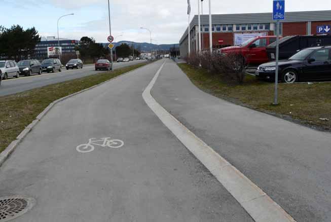 Cycle track in good view right along other