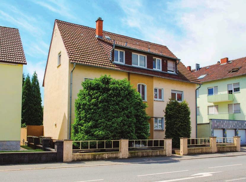 Blick auf die Vorderseite, Feudenheimerstraße Das 2-geschossige Gebäude der Liegenschaft Feudenheimerstraße 19 wurde 1957 auf einem 420 m² großen Grundstück erbaut.