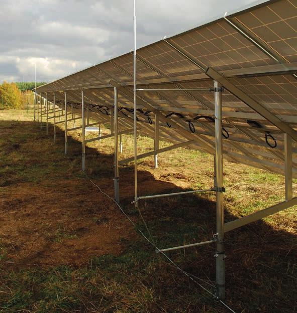 Blitz- und Überspannungsschutz für Photovoltaik-Freiland-Kraftwerke Schutzvorschlag weise kommen hier die DEHNiso-Distanzhalter (Bild 2) zum Einsatz.