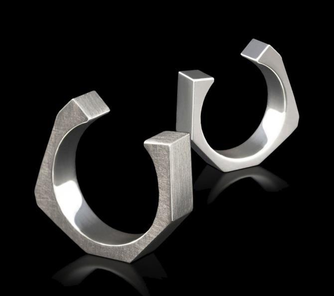 Die Schmuckstücke DIE CLASSIC - SERIE Die Ringe der Classic Serie werden in unterschiedlichen Versionen gefertigt alle Gestaltungskomponenten sind frei