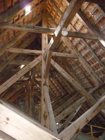 Ein neues Dach für Sein Haus In unserer Stadt (GAWeimar) Der rein steht mit der Kirchengemeinde in den Startlöchern, die dringend notwendige Sanierung des Daches für das Kirchenschiff zu beginnen.