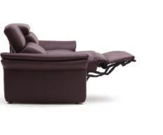 Der höhenverstellbare Sessel PETRA mit der markanten Rautensteppung und der praktischen Relaxfunktion wirkt sowohl als Einzelstück als auch in Ergänzung mit der Wohnlandschaft als Highlight.